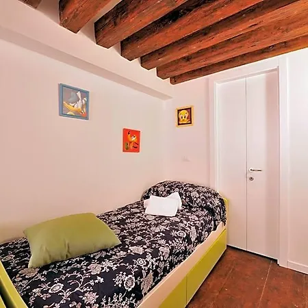 Hotel Red Rose - Grande In Un Palazzo Storico 3*