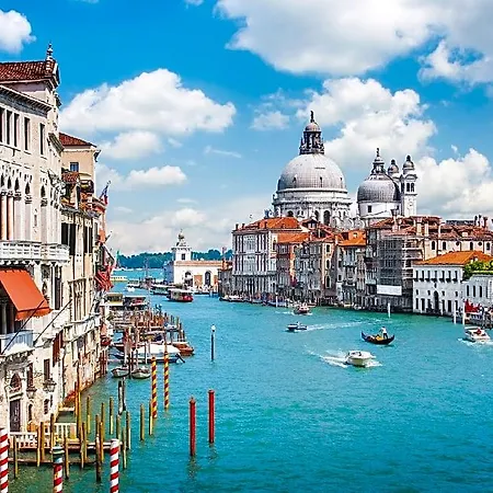 Red Rose - Grande In Un Palazzo Storico Hotel 3*
